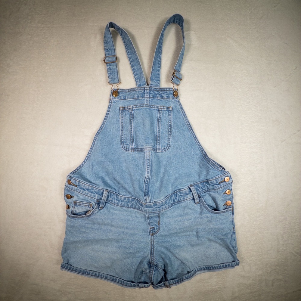 Isabel by Ingrid & Isabel Light Wash Denim‎ Short Overalls Size 6